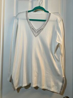 🦋Embellished V-Neck Cream Sweater size 1x